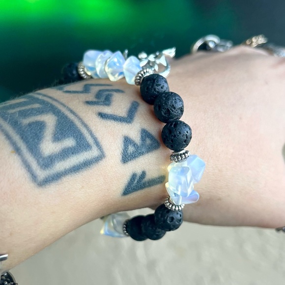 Lava rock & iridescent opalite chips fairy moon star bead bracelet boho - Picture 7 of 10